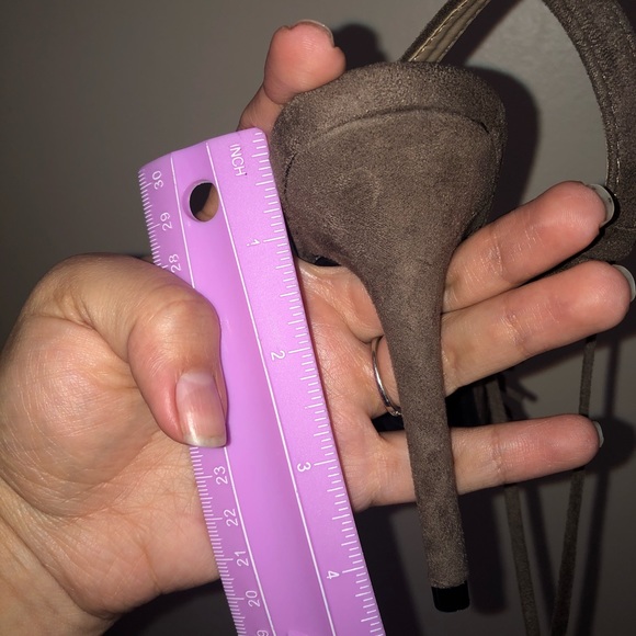 Forever taupe color size 6.5 with tassels & fringe - Picture 4 of 4